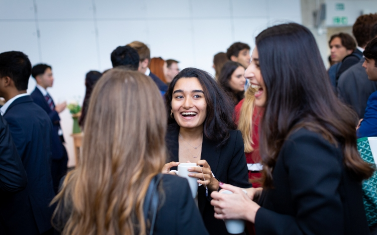 Business schools need to support women in finance ©LBS